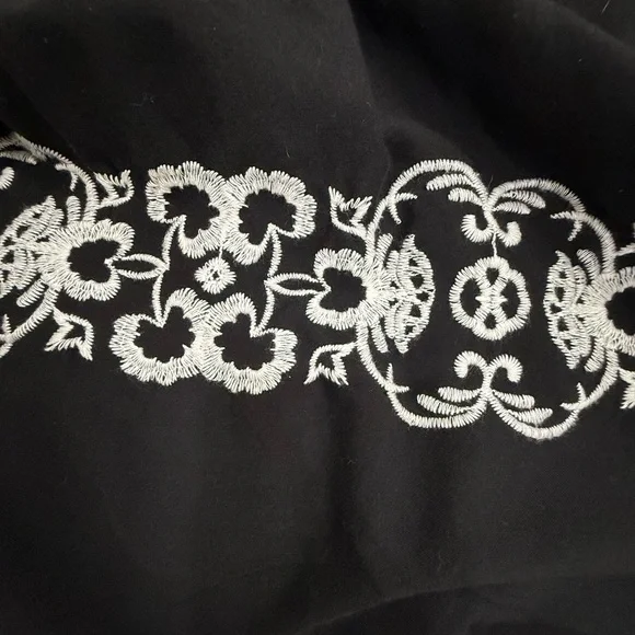 Old Navy Embroidered V Neck Swing Tiered Dress Black Medium Tall - Picture 5 of 10